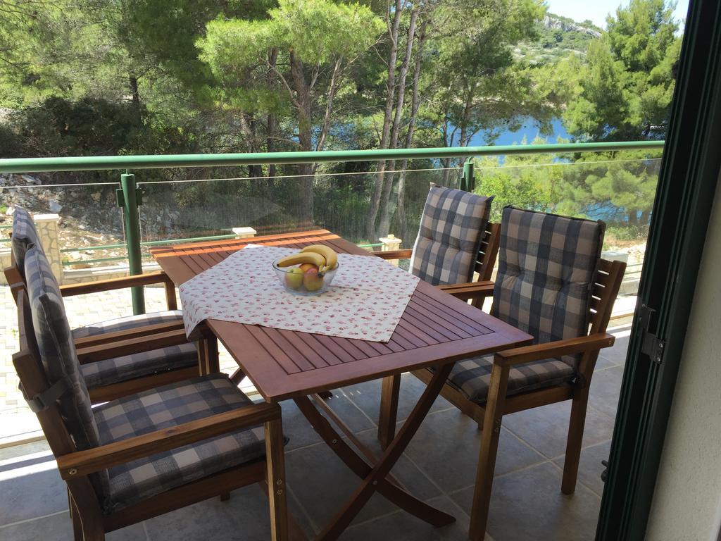 Apartment Maestral Rogač Eksteriør bilde